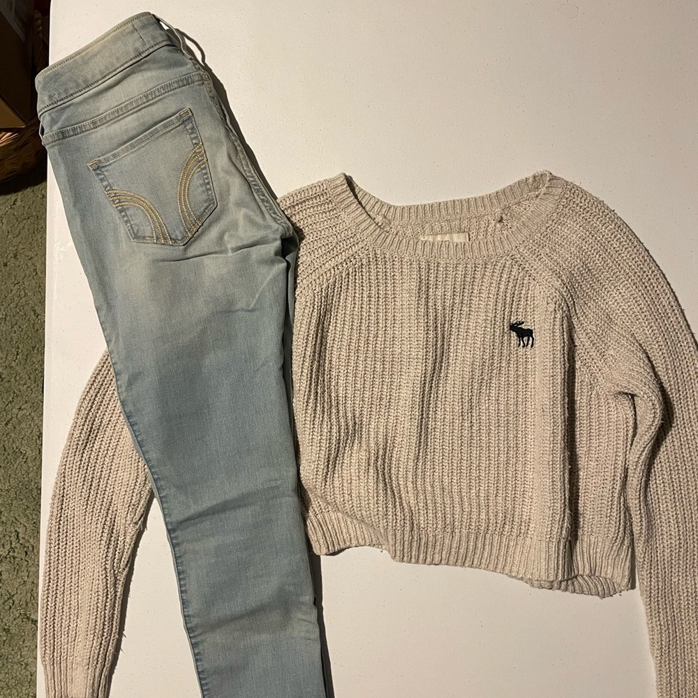 Hollister super skinny jeans waist 26 length 29 (3S). Acid wash jeans.